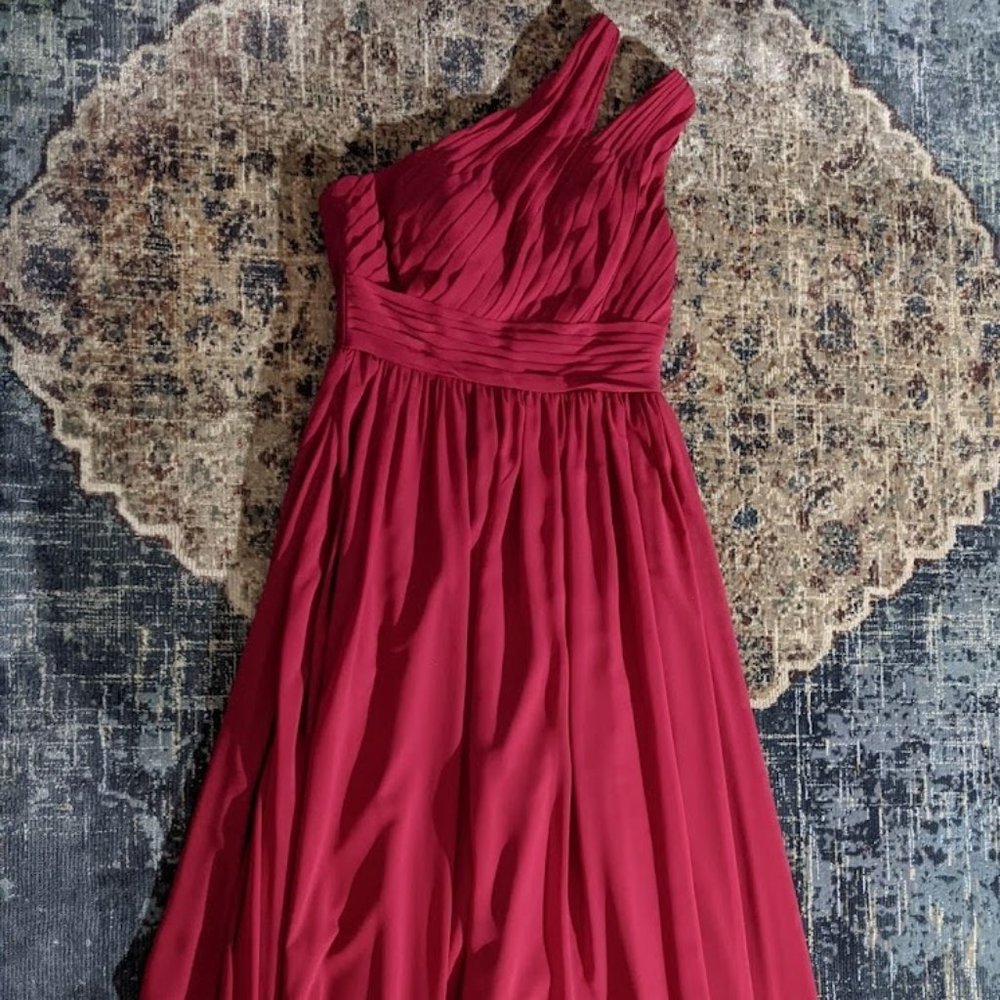 Azazie Molly Bridesmaid Dress in Burgundy, US6 - Pre-owned with defect